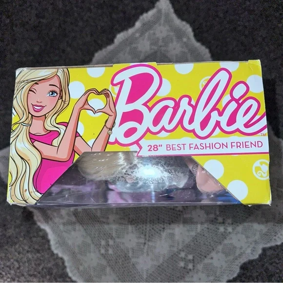 NOS NRFB MIB (C) 2018 28” Barbie Best Fashion Friend w/New Curvy Body - Blonde - Picture 7 of 13
